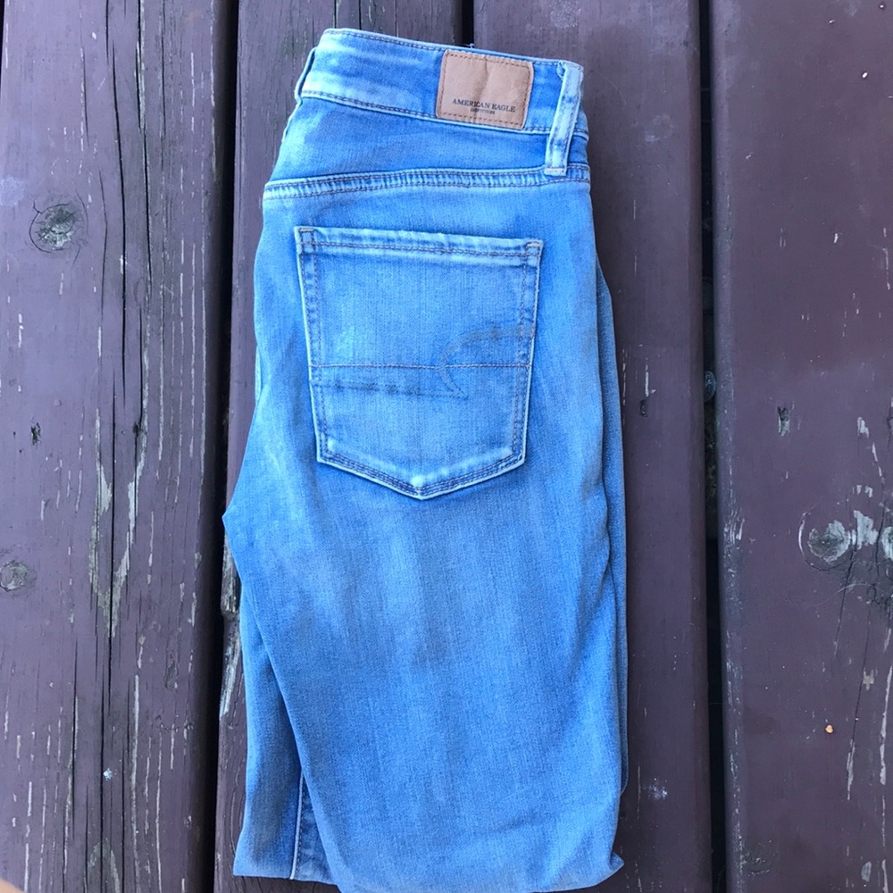 Ripped light wash american eagle skinny jeans!